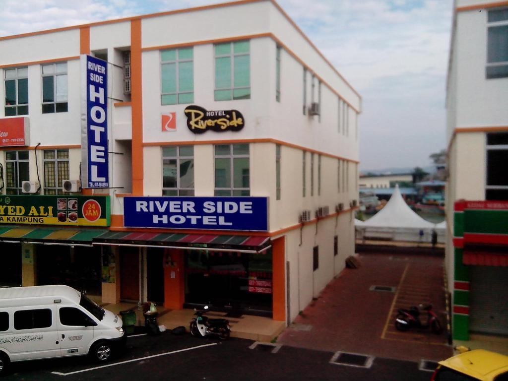 River Side Hotel Мерсинг Экстерьер фото